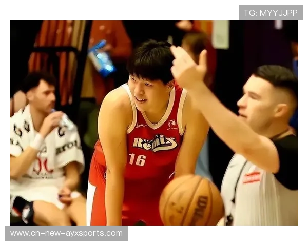 杨瀚森迎来首次首发，赛场上全面展示潜力